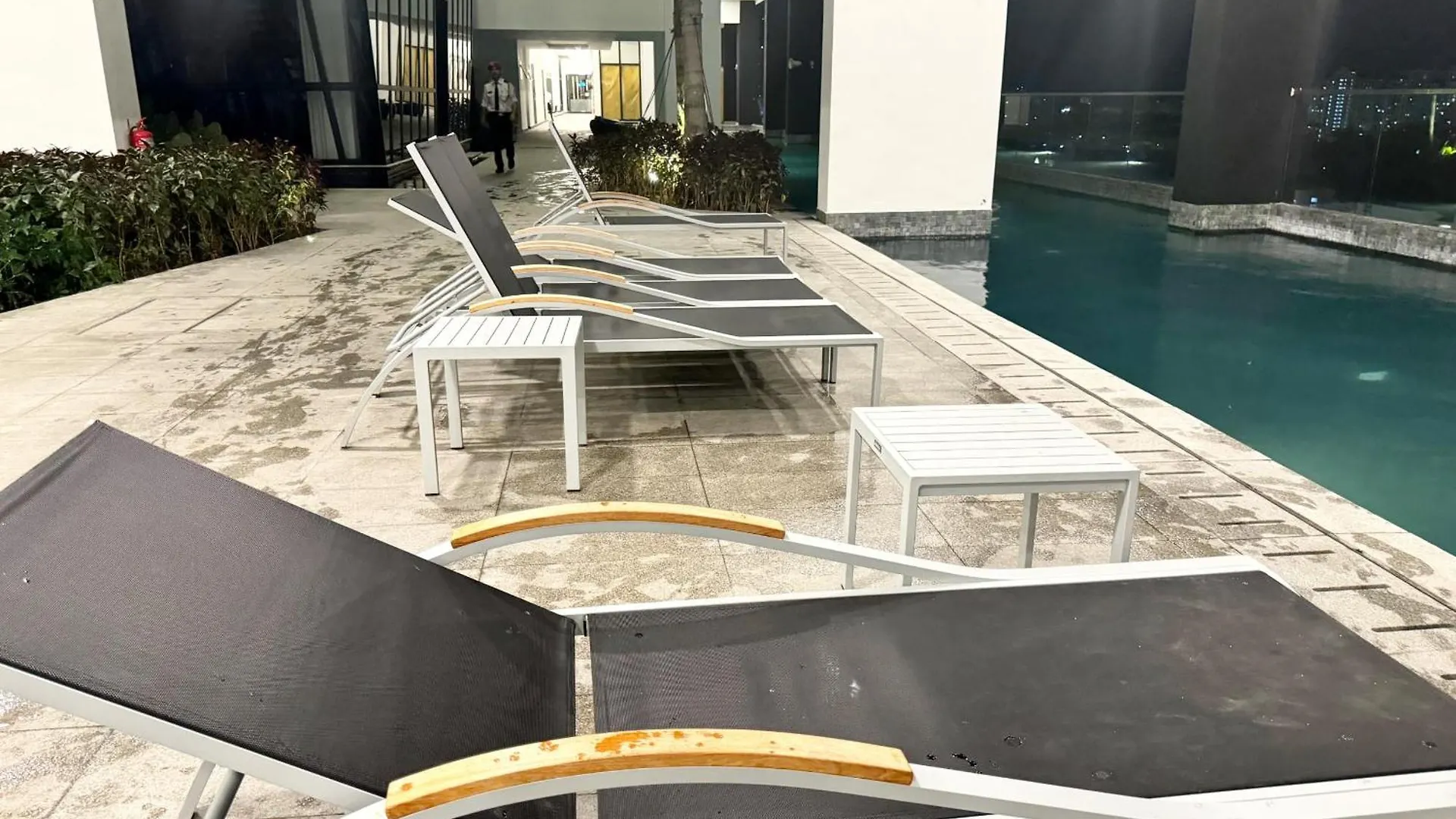 12 Pax Luxury Seaview Infinity Pool Apartment Jelutong Malaysia