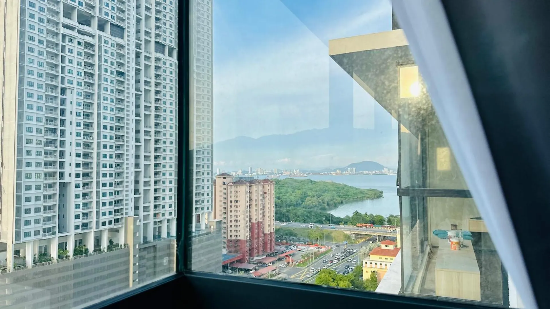 12 Pax Luxury Seaview Infinity Pool Apartment Jelutong Malaysia