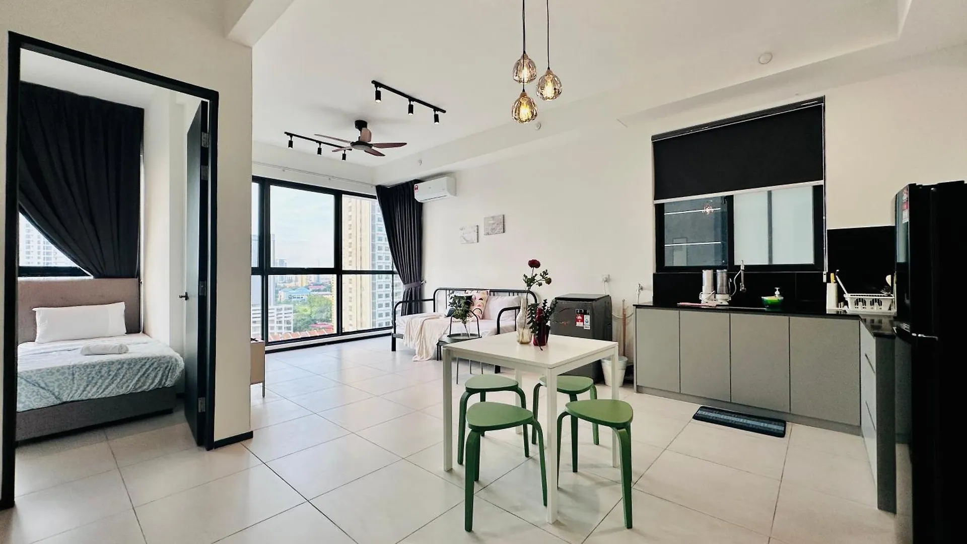 12 Pax Luxury Seaview Infinity Pool Apartment Jelutong 0*,  Malaysia